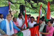 ৪০০ টি পরিবার এদিন বিজেপি ছেড়ে তৃণমূলে যোগদান করেন। তাদের হাতে দলীয় পতাকা তুলে দেন মন্ত্রী চন্দ্রনাথ সিংহ।