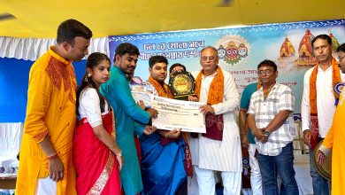রথে সঙ নিয়ে নস্টালজিক মন্ত্রী, পঁচিশটি রথ কমিটিকে এসএসডিএ দিল সম্মাননা।