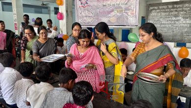 পায়েস খাইয়ে হাতে উপহার, জন্মদিন পালন স্কুলেই।