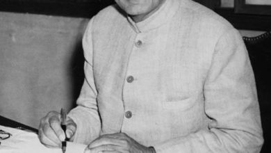  ডঃ বিধানচন্দ্র রায় তিনি ছিলেন পশ্চিমবঙ্গের দ্বিতীয় মুখ্যমন্ত্রী।