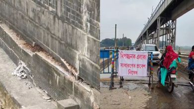 বিপদের মুখে তিলপাড়া ব্যারাজ, ঝুঁকি নিয়েই জীবনের লড়াই