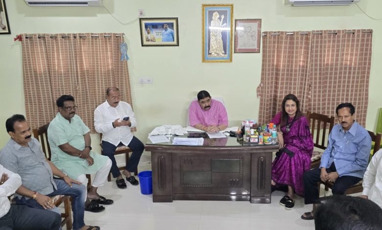 মুখ্যমন্ত্রীর ছবিতে কালি লেপনের প্রতিবাদে ধিক্কার মিছিলের সিদ্ধান্ত কোর কমিটির বৈঠকে