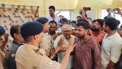 বাংলা ভাষার মর্যাদা রক্ষায় পথে নামল বাংলা পক্ষ