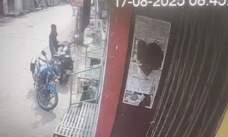 রামপুরহাটে সকাল বেলায় দুঃসাহসিক বাইক চুরি