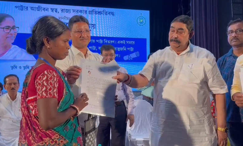 সিউড়িতে জমি ও বাড়ির পাট্টা বিতরণ, উপকৃত হলেন প্রায় ৪৬০ জন