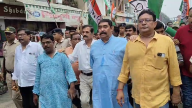মুখ্যমন্ত্রীর ছবিতে কালি! বোলপুরে অনুব্রতের নেতৃত্বে প্রতিবাদ মিছিল।