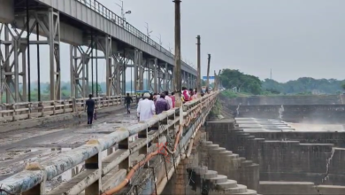 বন্ধ তিলপাড়া ব্যারাজের রাস্তায় বাড়ছে দুর্ভোগ, বিকল্প রুটে যান চলাচল