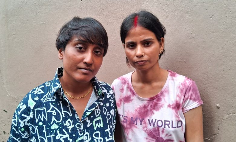 সোশ্যাল মিডিয়ায় প্রেম, শেষমেশ বিয়ের বন্ধনে দুই মহিলা