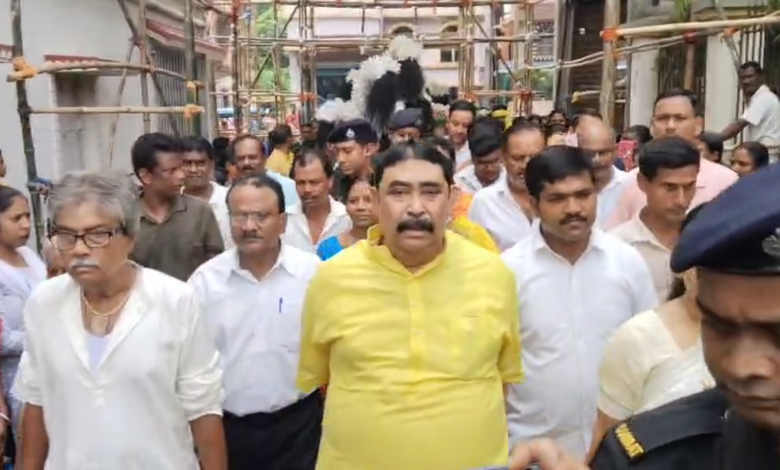 “আমাদের পাড়া, আমাদের সমাধান” কর্মসূচিতে অনুব্রত মণ্ডল