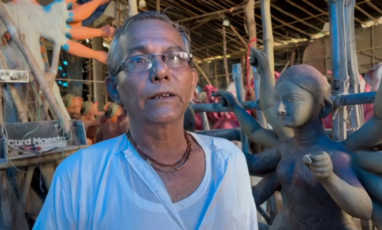 ছোটোবেলার নেশা আজও কাটেনি প্রতিমা শিল্পী গোকুল আনন্দ পালের