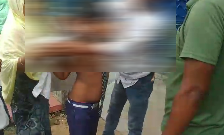 সিউড়ির প্রাথমিক বিদ্যালয়ে পড়ুয়াকে জামা খুলে শাস্তির অভিযোগে বিক্ষোভ