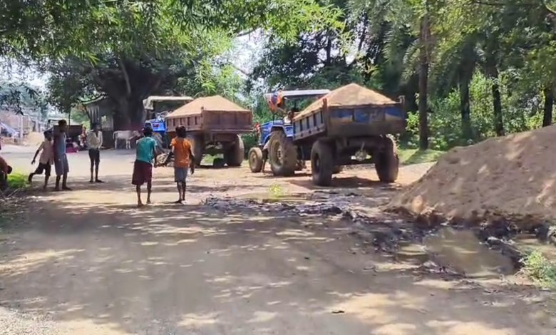 রামপুরহাটে বালি মাফিয়াদের দৌরাত্ম্য, প্রশাসনের ভূমিকা নিয়ে প্রশ্ন