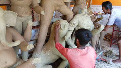 ঐতিহ্যের পথ ধরে— মা বেলেড়া মন্দিরে প্রতিমা গড়ার কাজ জোর কদমে”