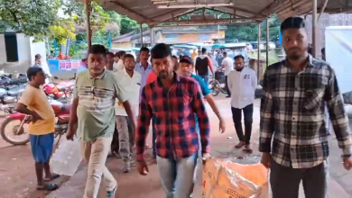 মখ্দুম আশরফ সমিতির উদ্যোগে রোগীদের ফল বিতরণ