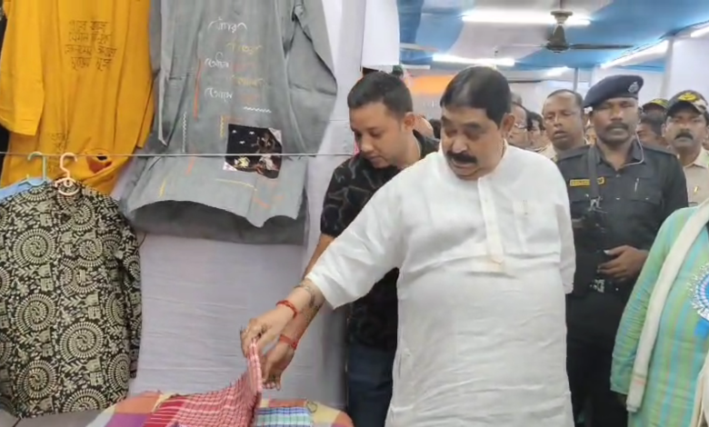 সিউড়িতে শুরু হলো ১৬তম শারদীয়া তাঁত বস্ত্র মেলা